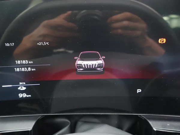 Audi Q6 e-tron (2025) — foto 13 van 29