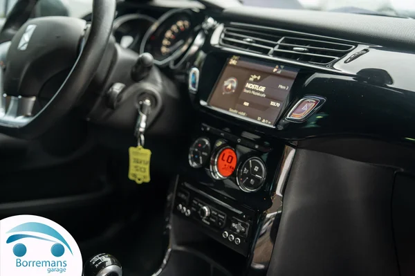 Citroen DS3 (2015) — foto 9 van 37