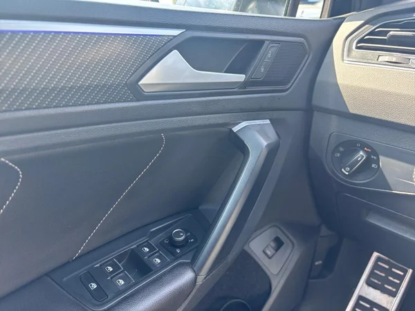 VOLKSWAGEN Tiguan (2023) — foto 11 van 22