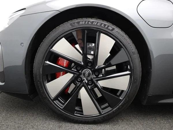 AUDI RS e-tron GT (2021) — foto 4 van 31