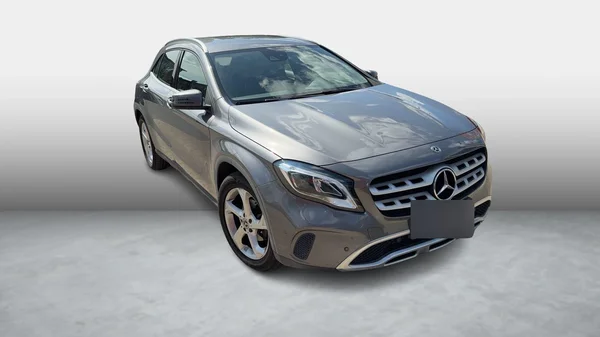 Mercedes-Benz GLA (2019) — foto 6 van 10