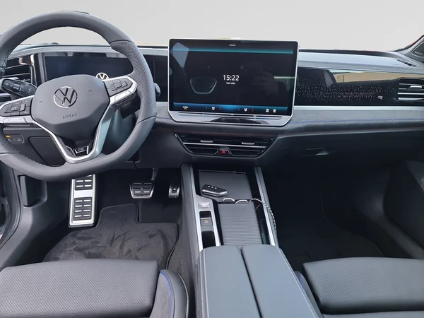 VOLKSWAGEN Passat Variant (2025) — foto 13 van 21
