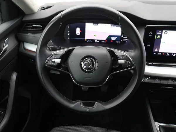 SKODA Octavia Combi (2022) — foto 6 van 23