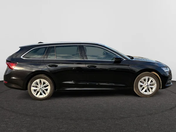 SKODA Octavia Combi (2024) — foto 19 van 22