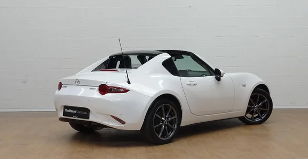 Mazda MX-5 (2017) — foto 19 van 25