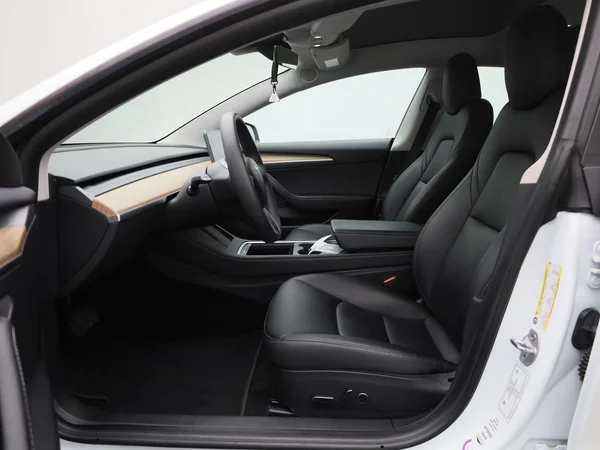 Tesla Model 3 (2023) — foto 40 van 40