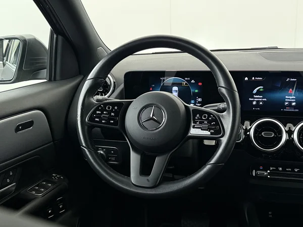 MERCEDES GLA 250 (2022) — foto 14 van 31