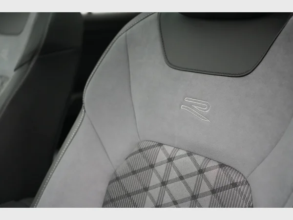 VOLKSWAGEN T-Roc (2024) — foto 18 van 22