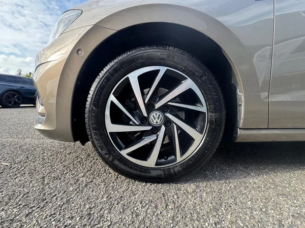 VOLKSWAGEN Golf Sportsvan (2018) — foto 5 van 22