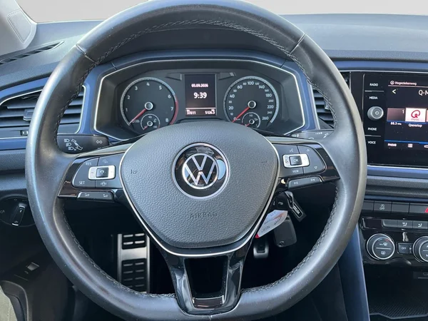VOLKSWAGEN T-Roc (2021) — foto 2 van 20