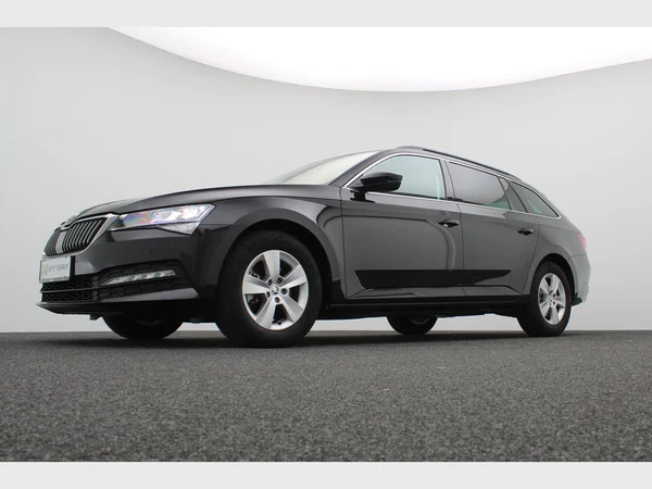 SKODA Superb Combi (2022) — foto 25 van 27