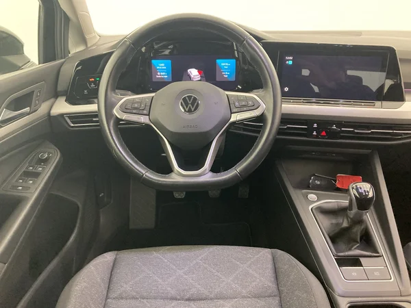 VOLKSWAGEN Golf VIII (2021) — foto 18 van 36