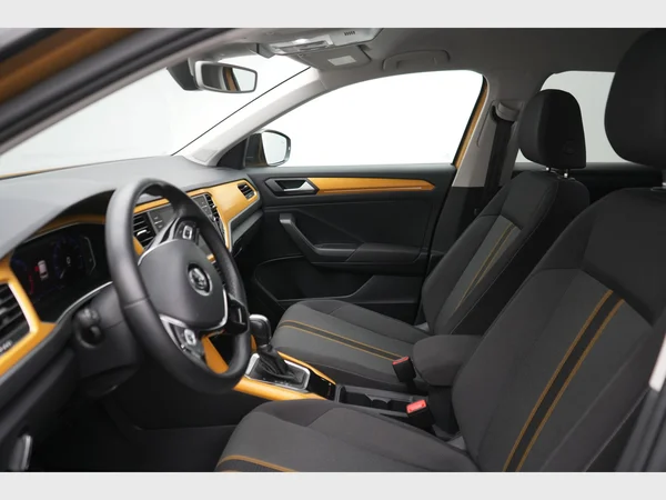 VOLKSWAGEN T-Roc (2018) — foto 20 van 25
