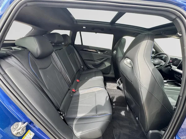 VOLKSWAGEN Passat Variant eHybrid (PHEV) (2026) — foto 17 van 18