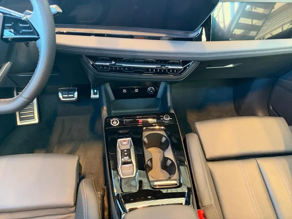 AUDI Q6 Sportback e-tron (2026) — foto 3 van 24