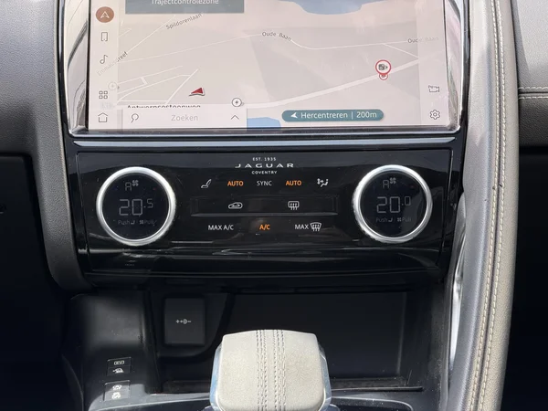 Jaguar E-PACE (2021) — foto 16 van 30