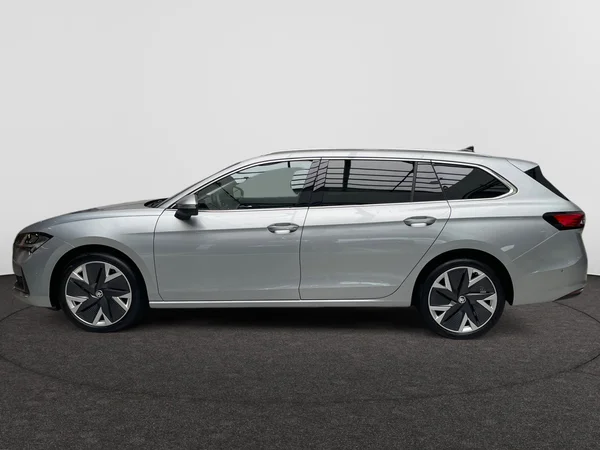 SKODA Superb Combi (2025) — foto 4 van 16