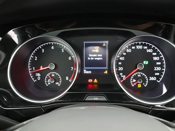 Volkswagen Touran (2021) — foto 8 van 28