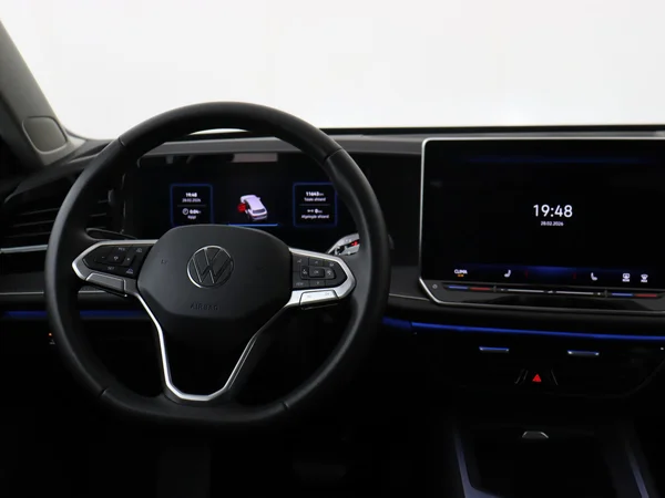 VOLKSWAGEN Passat SW (2025) — foto 17 van 19