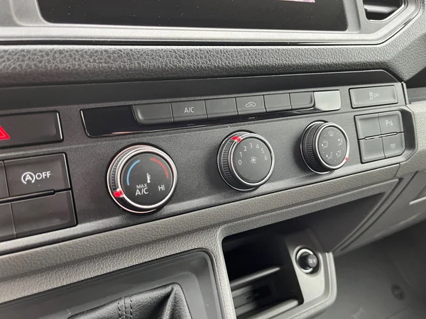 VOLKSWAGEN Crafter 35 Fourgon Mwb Hr (2023) — foto 6 van 22