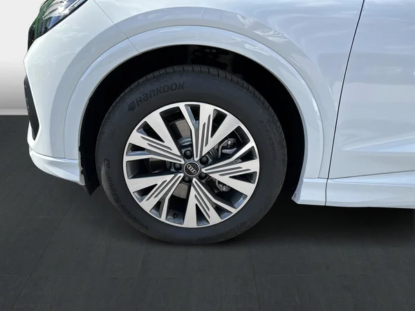 AUDI Q4 e-tron (2023) — foto 9 van 19