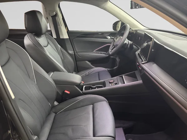 VOLKSWAGEN Tiguan (2025) — foto 8 van 20