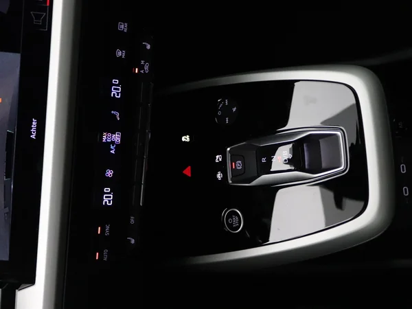 AUDI Q4 e-tron (2025) — foto 2 van 20