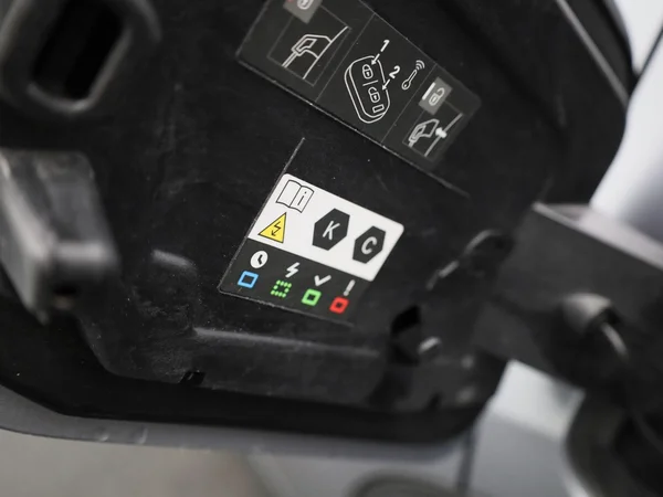 Peugeot e-2008 (2023) — foto 6 van 43