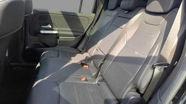 Mercedes-Benz EQB (2023) — foto 9 van 23
