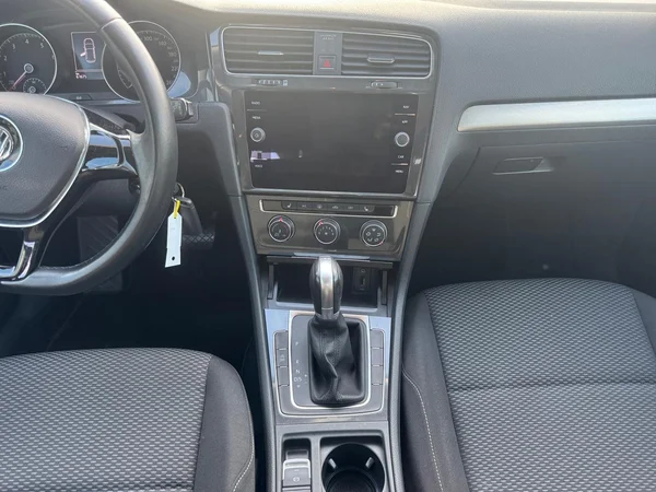 VOLKSWAGEN Golf VII (2017) — foto 15 van 18