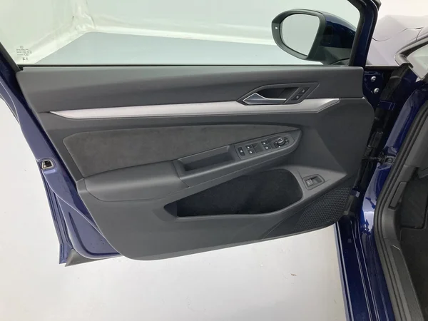 VOLKSWAGEN Golf VIII SW (2024) — foto 11 van 36