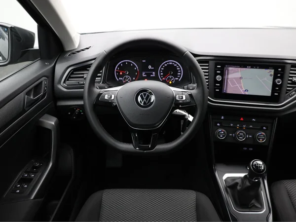 VOLKSWAGEN T-Roc (2021) — foto 4 van 17