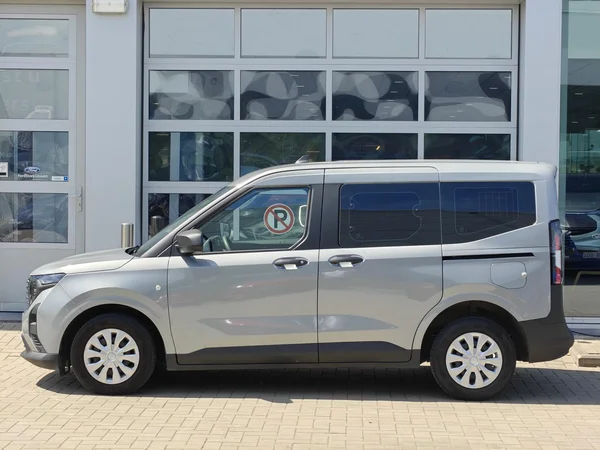 Ford Tourneo Courier (2025) — foto 17 van 18