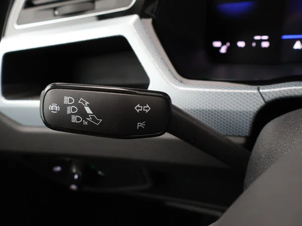 VOLKSWAGEN Touran (2025) — foto 2 van 31