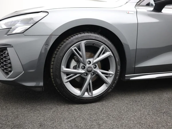 AUDI A3 Sportback (2024) — foto 3 van 21