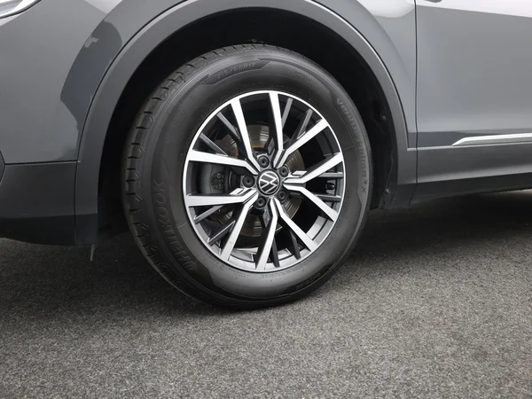 VOLKSWAGEN Tiguan (2022) — foto 5 van 21