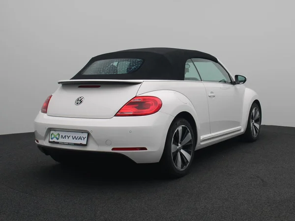 VOLKSWAGEN Beetle Cabriolet (2014) — foto 11 van 17