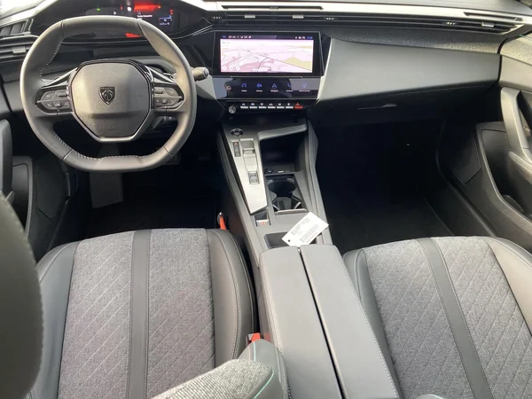 Peugeot 408 (2023) — foto 2 van 19