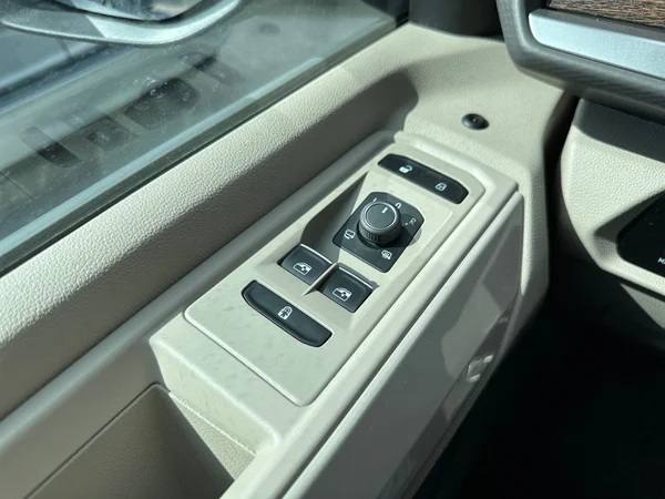 VOLKSWAGEN Multivan T7 Long (2024) — foto 7 van 24