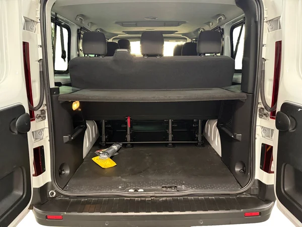 Renault Trafic (2023) — foto 16 van 29