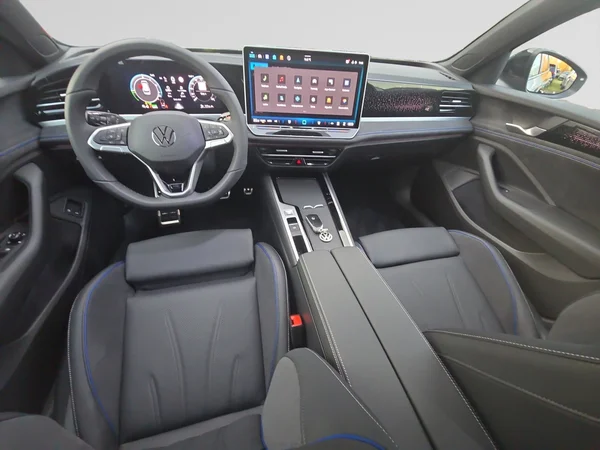 VOLKSWAGEN Passat Variant eHybrid (PHEV) (2025) — foto 20 van 24