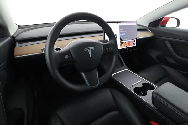 Tesla Model (2021) — foto 2 van 16