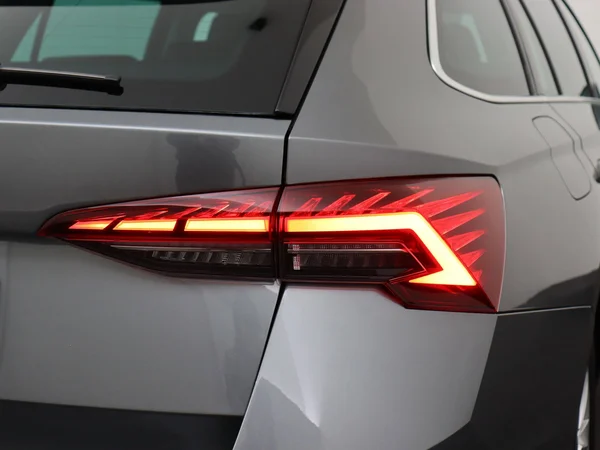 SKODA Octavia Combi (2024) — foto 7 van 18