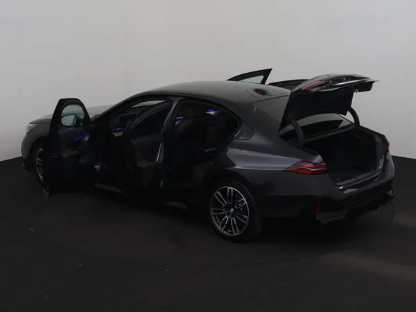 BMW i5 (2024) — foto 34 van 35