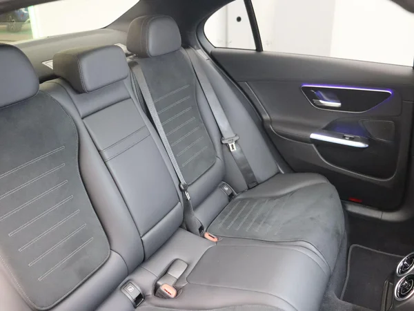 Mercedes-Benz C-Klasse (2025) — foto 8 van 36