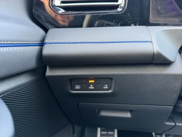 VOLKSWAGEN Tiguan (2024) — foto 2 van 27