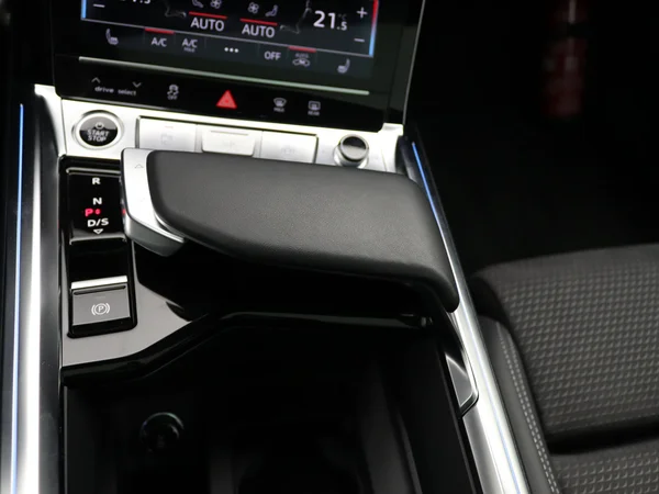AUDI Q8 e-tron Sportback (2024) — foto 9 van 31