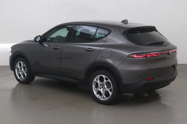 Alfa Romeo Tonale PHEV (2025) — foto 6 van 12