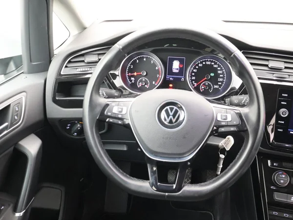 VOLKSWAGEN Touran (2022) — foto 6 van 29