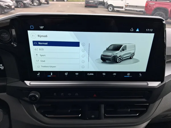 VOLKSWAGEN Transporter T7 30 Fou Lwb (2026) — foto 9 van 21